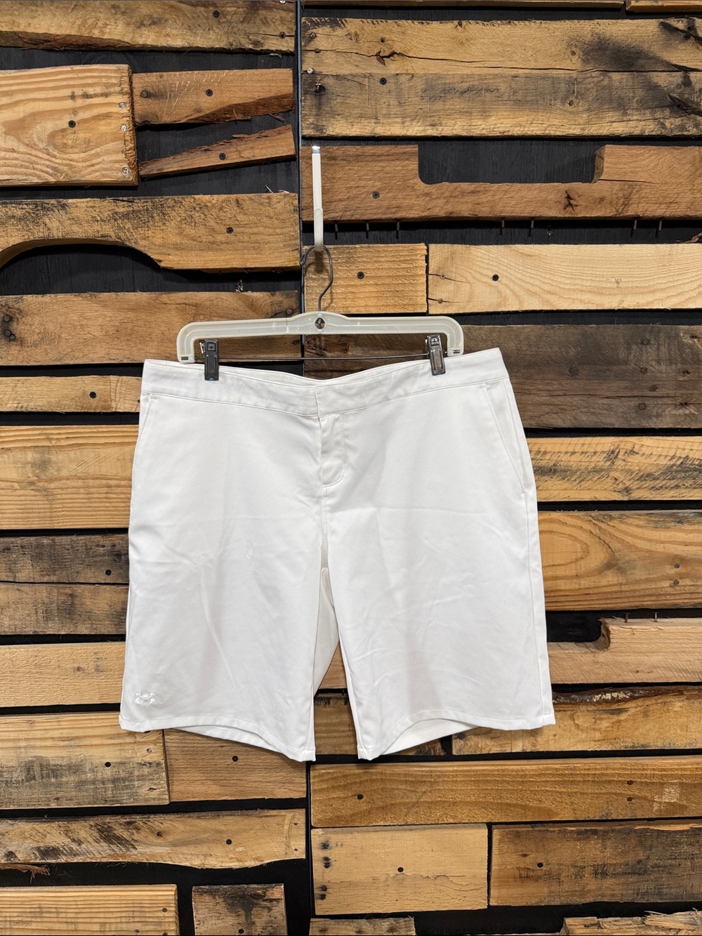 Under Armour Performance Women’s White Golf Shorts Size 14